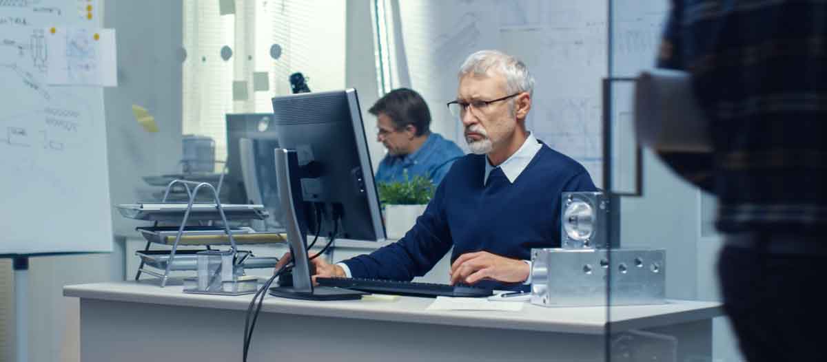 senior software engineer at computer
